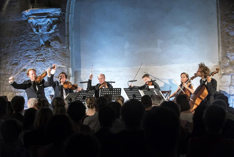     Daniel Hope, Jan Mráček, Paul Neubauer, Jakub Fišer, Josephine Knight and Ivan Vokáč 