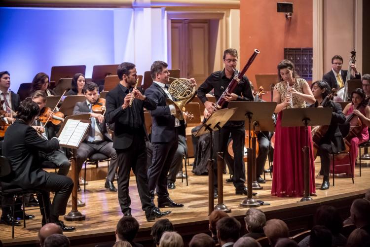 Walter Auer, Radek Baborák, Bence Bogányi, Clara Dent, Festivalový orchestr Dvořákovy Prahy