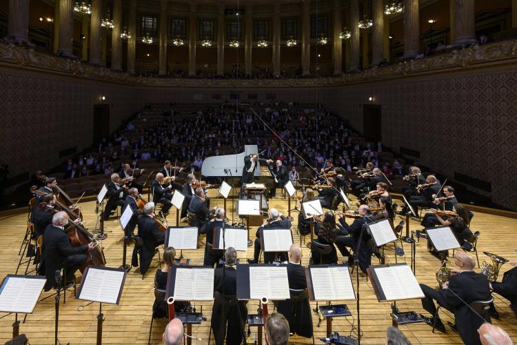 Dvořákova Praha 2020 - Martin Kasík, Jakub Hrůša a Česká filharmonie