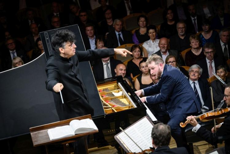 Dvořákova Praha 2024 - koncert 16/9/2024 - Luzerner Sinfonieorchester, Michael Sanderling, Lukáš Vondráček