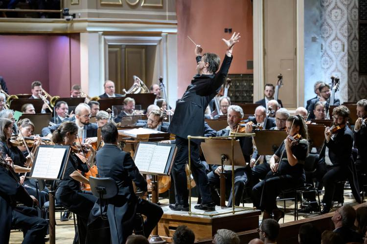 Dvořákova Praha 2023 - koncert 19/9/2023 - Česká filharmonie, T. Netopil, B. Giltburg