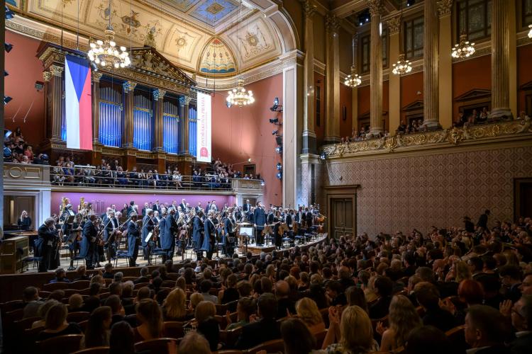 Dvořákova Praha 2023 - koncert 19/9/2023 - Česká filharmonie, T. Netopil, B. Giltburg