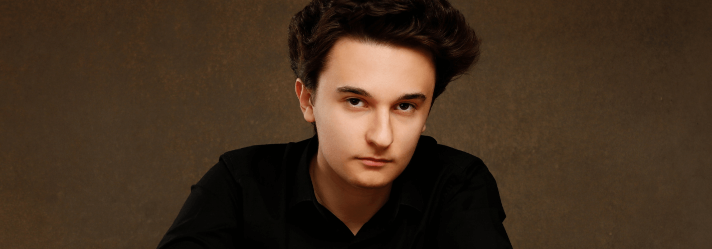 Victor Vichev - klavír